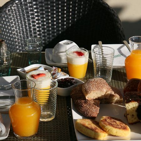 Ambre Epices Medina Riad Marrakesch Exterior foto A typical Italian breakfast