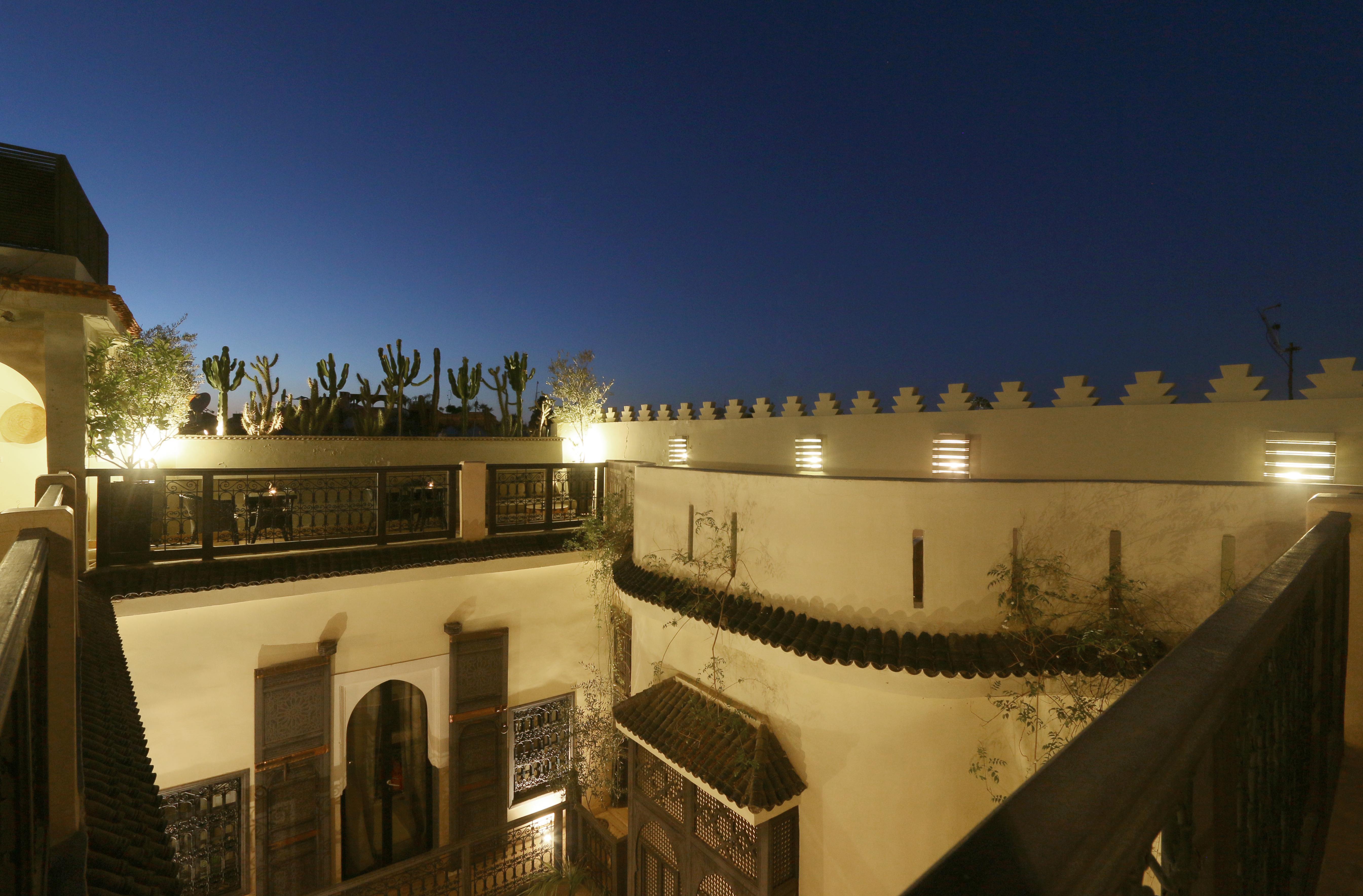 Ambre Epices Medina Riad Marrakesch Exterior foto The courtyard of the palace