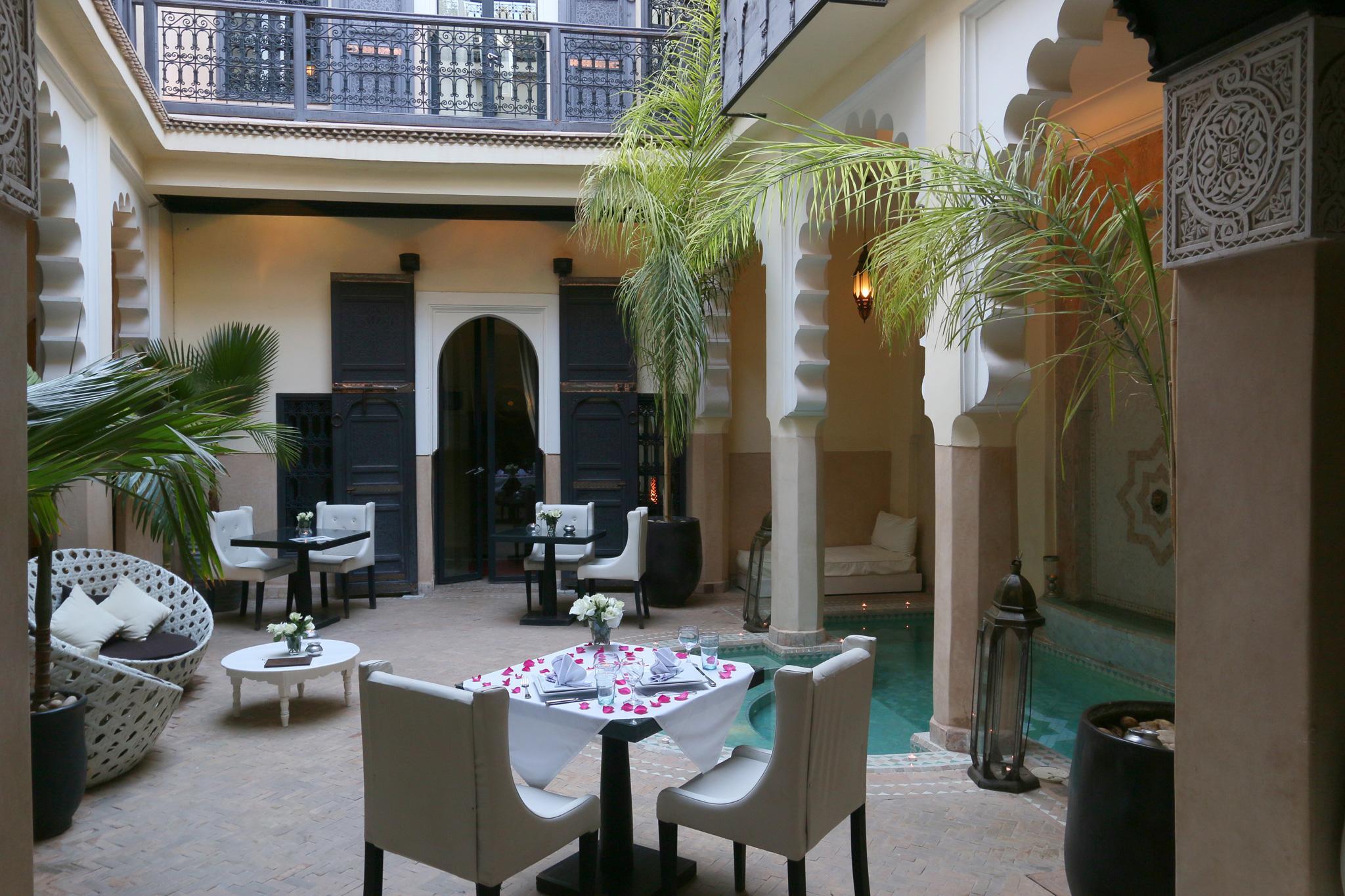 Ambre Epices Medina Riad Marrakesch Exterior foto The courtyard of the hotel