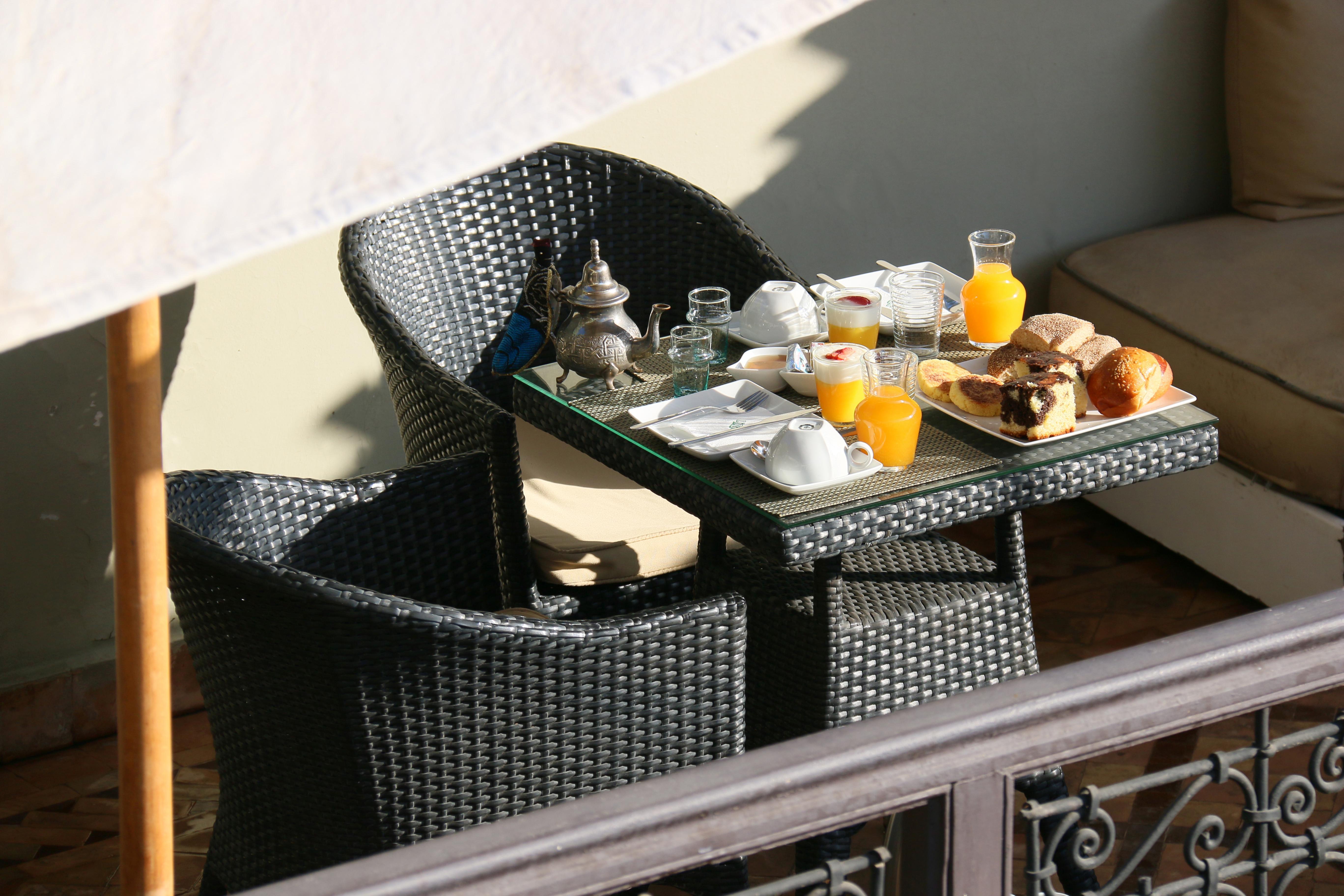 Ambre Epices Medina Riad Marrakesch Exterior foto A breakfast table