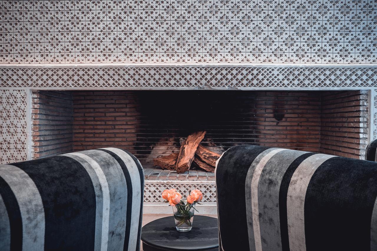 Ambre Epices Medina Riad Marrakesch Exterior foto Fireplace at the hotel