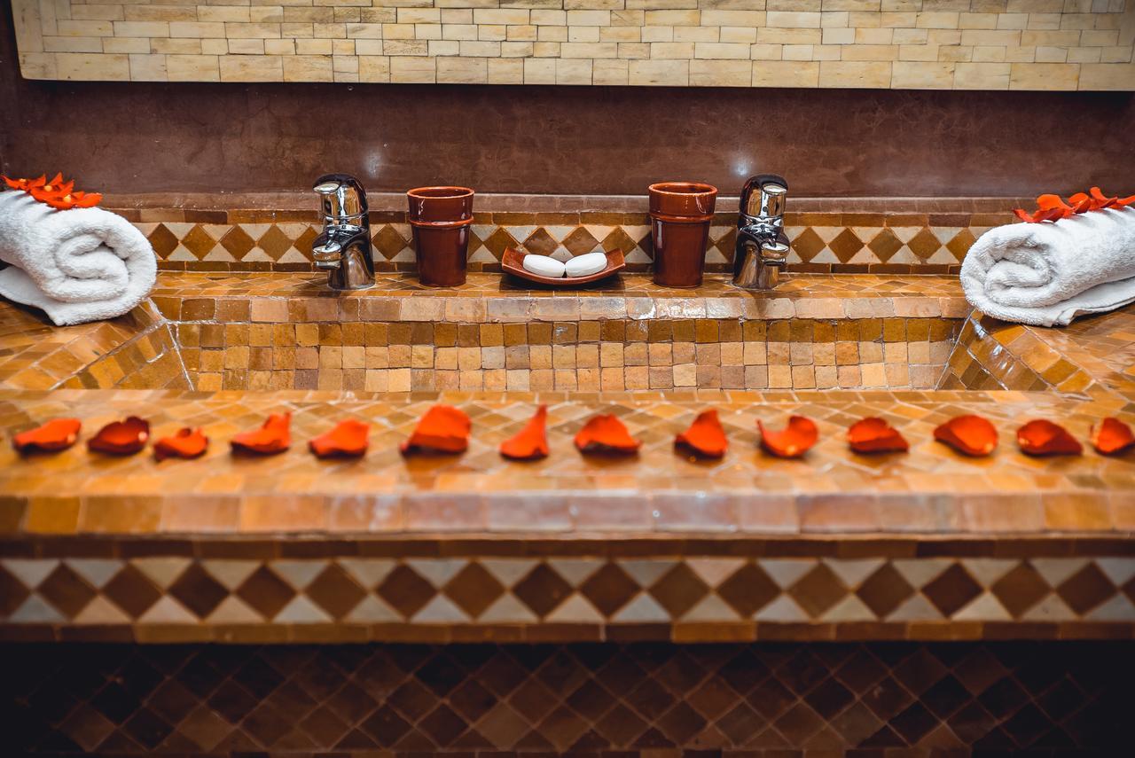 Ambre Epices Medina Riad Marrakesch Exterior foto A hammam in Marrakech, Morocco